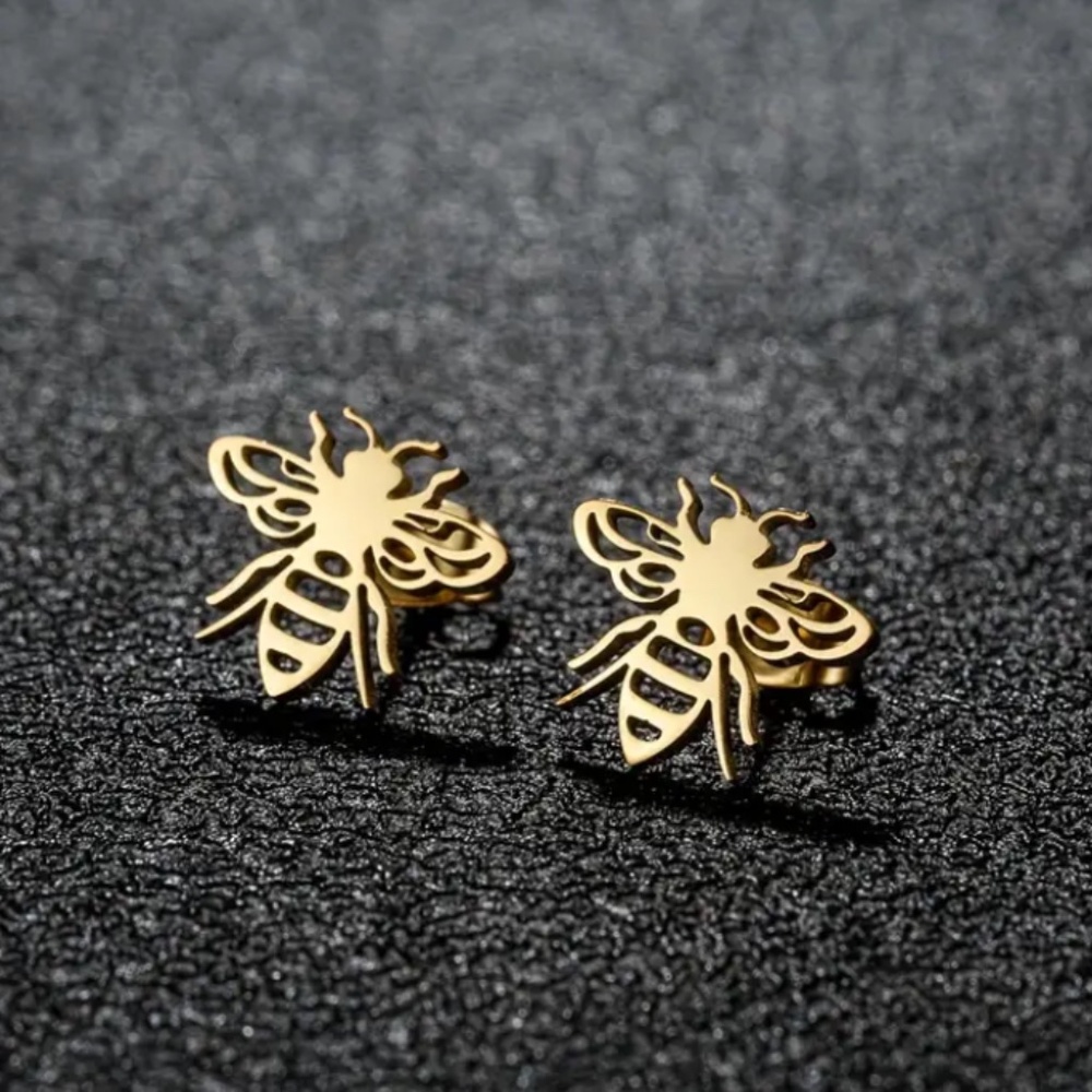 NEW Dainty Bumble Bee stud Earrings Gold color - Boutique